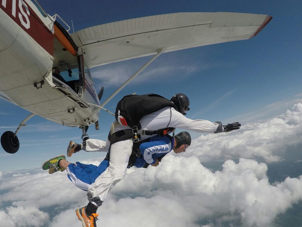 Sortie d'avion saut en tandem