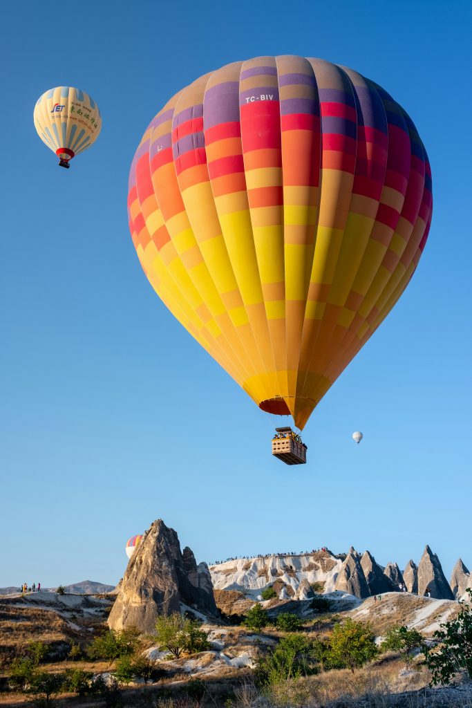Décollage de montgolfière en hiver