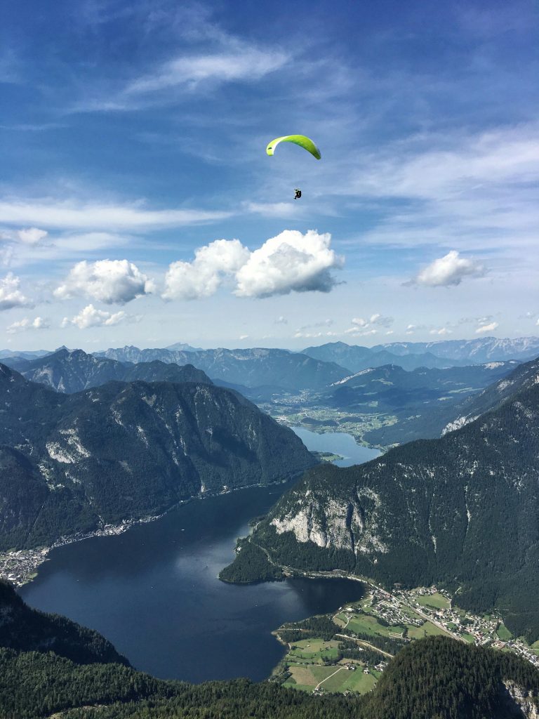 Vol en parapente en montagne
