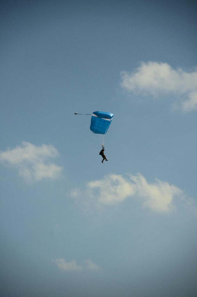 Parachutiste sous voile