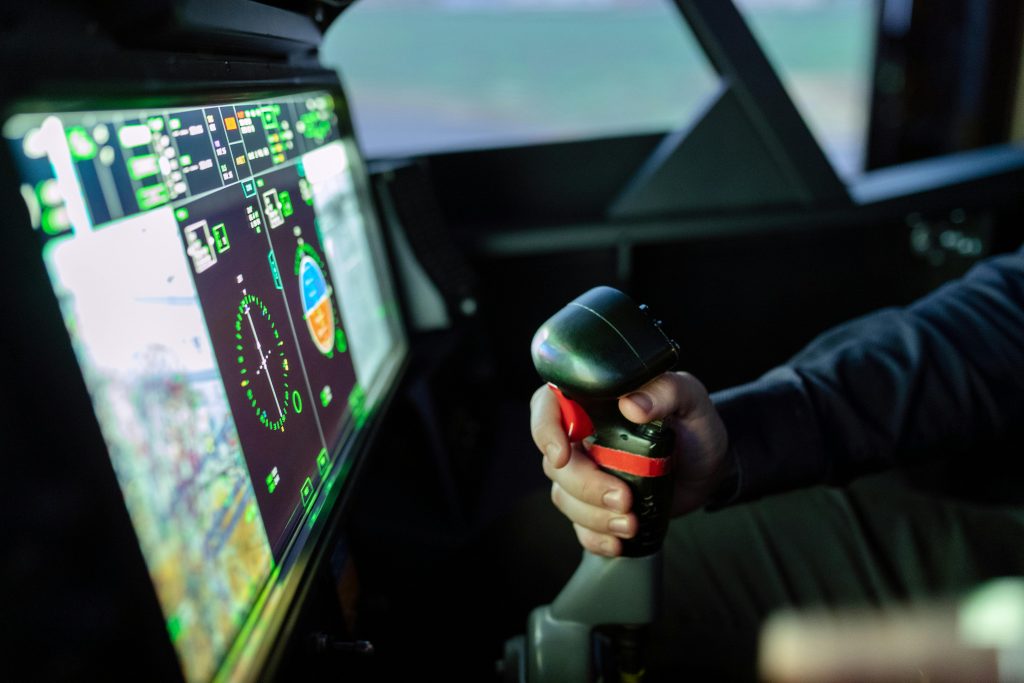 Pilote aux commandes