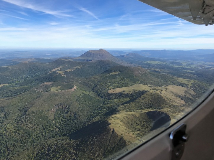 Vol au-dessus des volcans d'Auvergne